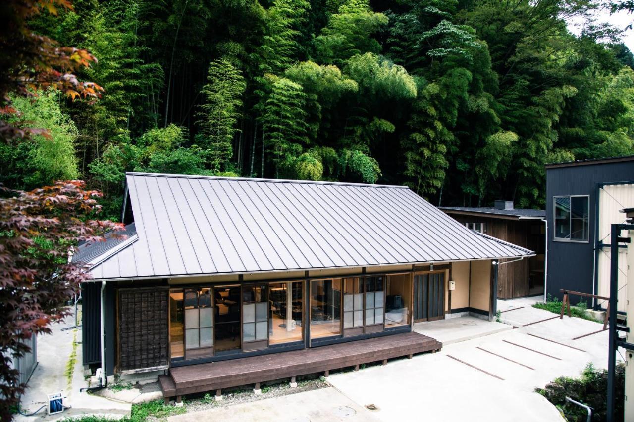 山の中の一棟貸切宿 五番地 Nambu (Yamanashi) Экстерьер фото