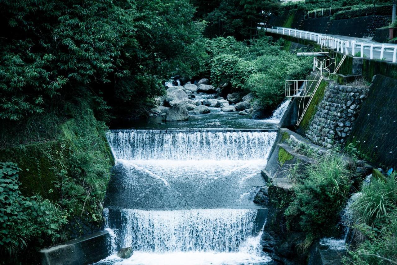 山の中の一棟貸切宿 五番地 Nambu (Yamanashi) Экстерьер фото